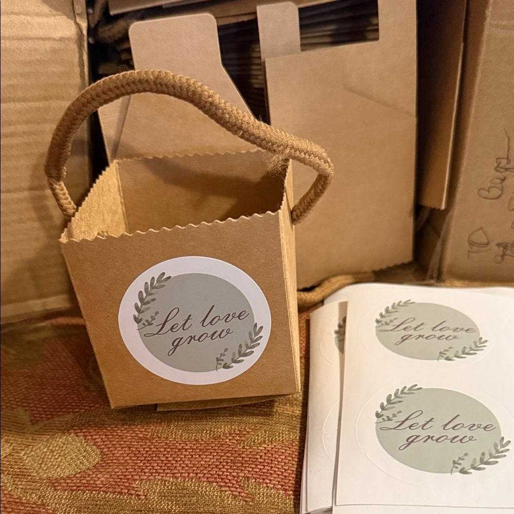 New 2.5” 70 bags & handles & stickers “Let Love Grow” Wedding, Showers & party